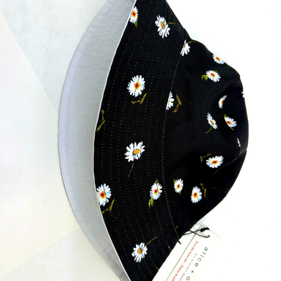 NWT Alice & Olivia Reversible summer bucket hat flowers - Picture 8 of 10